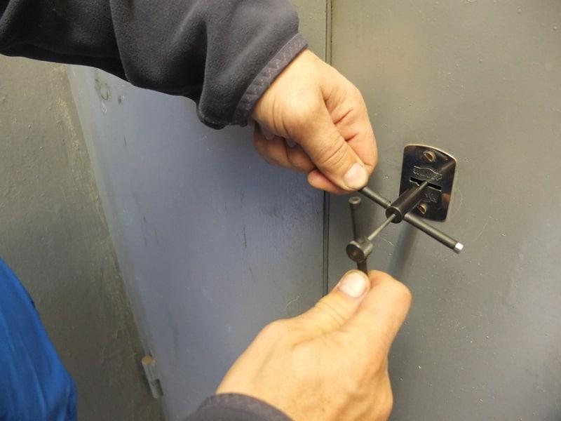 Срочное открытие замков гаража в Камне на Оби